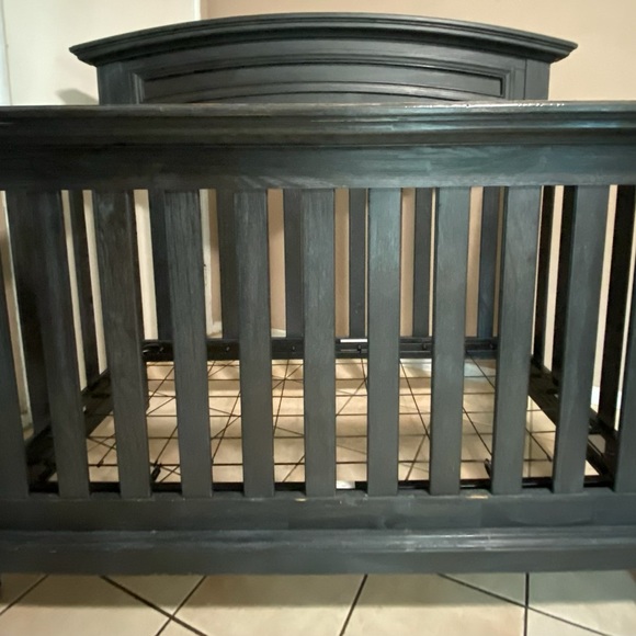 This antique crib upsizes. Transforms to a regular bed - Picture 2 of 4